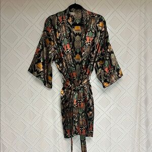 Elegant Black and Gold Kimono Robe